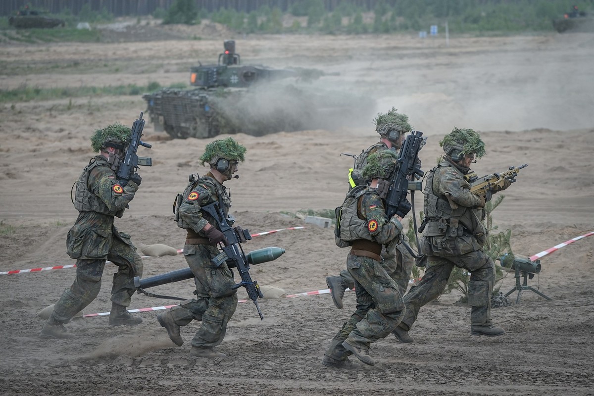 ARCHIV - 29.05.2024, Litauen, Pabrade: Soldaten der Bundeswehr nehmen am Abschlusstag der Nato-Übung Quadriga 2024 teil. Die Bundeswehr zeigt auf dem Truppenübungsplatz Paprade Fähigkeiten, die zur Ve ...