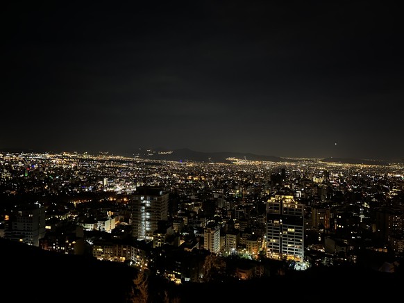 Iran: Der Blick vom Totschāl. Er erhebt sich nördlich der Hauptstadt Teheran.