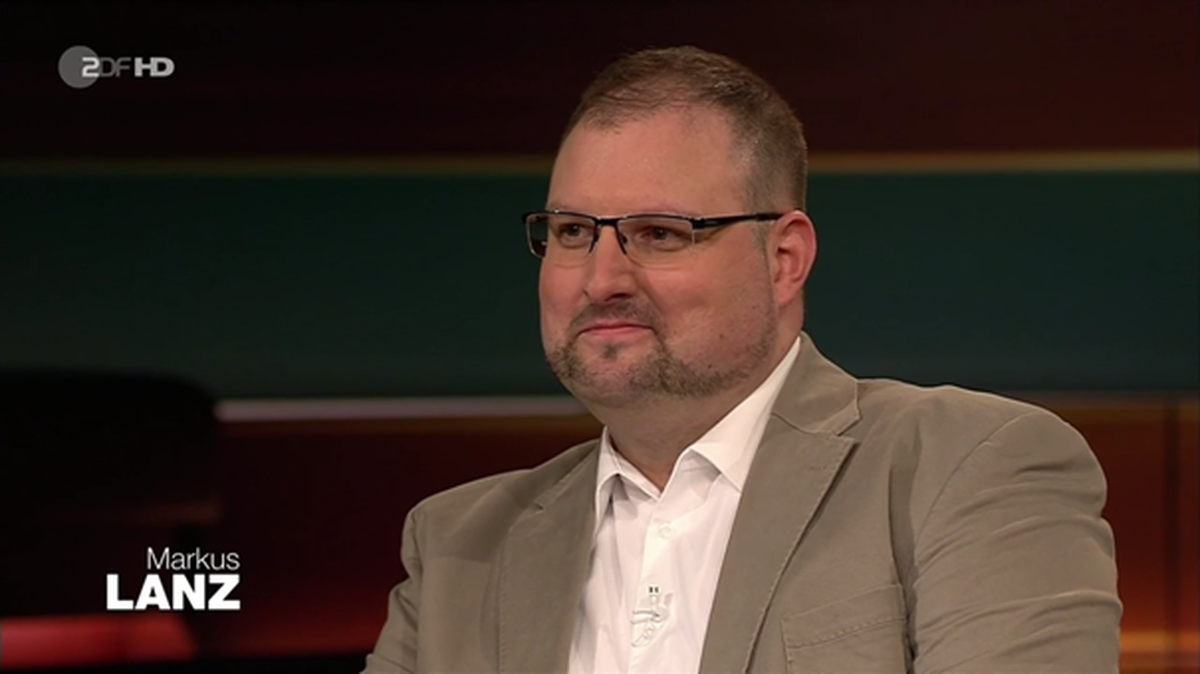 Der Arzt aus Neu-Ulm erklärt, wie einfach Impfausweise in Deutschland gefälscht werden können.