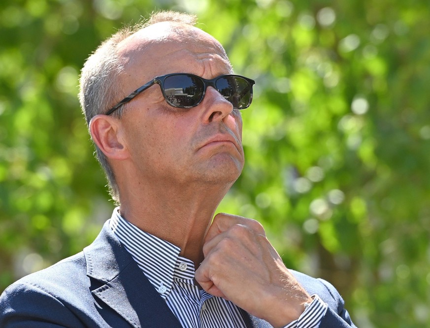 Friedrich MERZ mit Sonnenbrille, Einzelbild,angeschnittenes Einzelmotiv,Portraet,Portrait,Portr