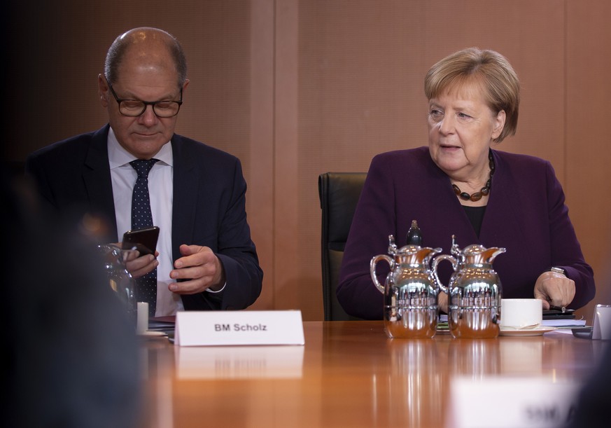 Bundeskanzlerin Angela Merkel, CDU, und Bundesfinanzminister Olaf Scholz, SPD, aufgenommen vor beginn einer Kabinettssitzung im Bundeskanzleramt in Berlin. 13.11.2019. Berlin Deutschland *** Federal C ...