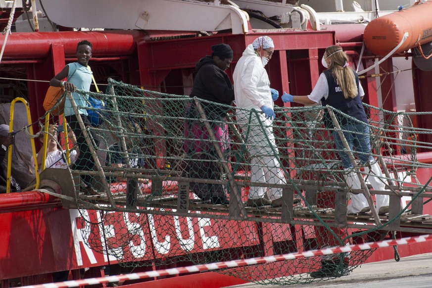 October 30, 2019, Pozzallo, Ragusa, Sicily, Italy: A child and woman disembarking with the help of a medical staff..The rescue ship Ocean Viking of SOS Mediterranee and Doctors Without Borders with 10 ...