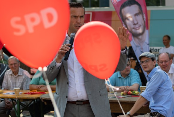 30.08.2019, Sachsen, Dresden: Martin Dulig, Spitzenkandidat der SPD zur Landtagswahl in Sachsen, spricht beim Wahlkampfabschluss in der Innenstadt. Foto: Robert Michael/dpa +++ dpa-Bildfunk +++