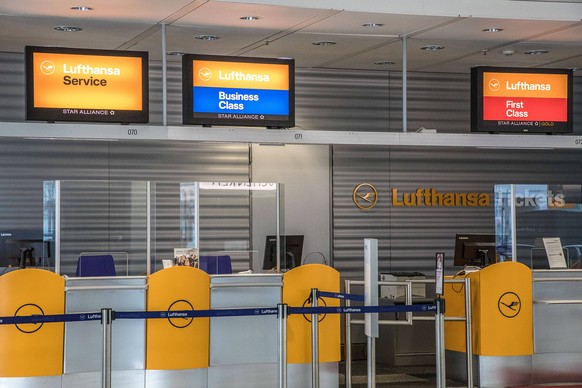 Muenchen, Deutschland 01. Feb 2021: Im Flughafen Franz Josef Strau� in der Landeshauptstadt M�nchen, ist wegen dem zweiten Lockdown zur Bek�mpfung der Corona-Pandemie nur wenig Betrieb. Hier am Check- ...