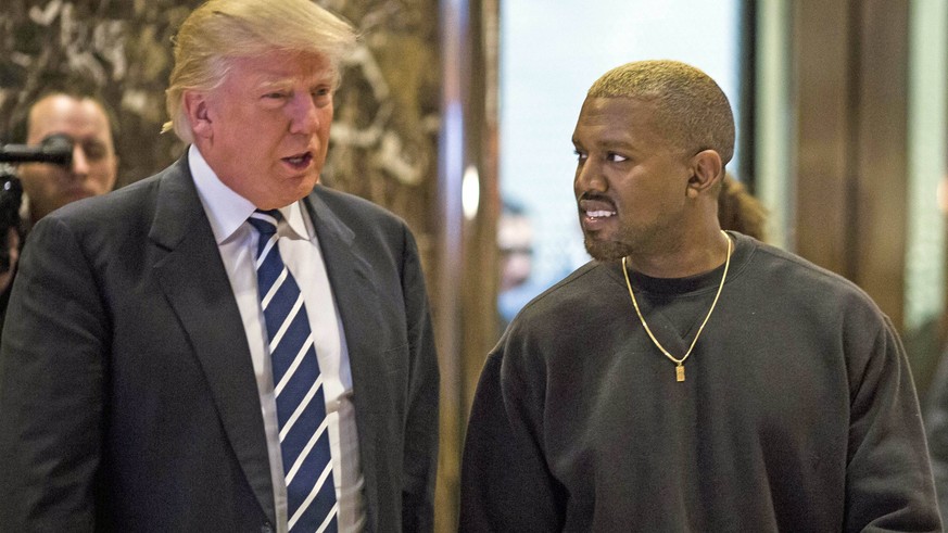 Bilder des Tages December 13, 2016 - New York, New York, United States of America - United States President-elect Donald J. Trump and Musician Kanye West pose for photographers in the lobby of Trump T ...