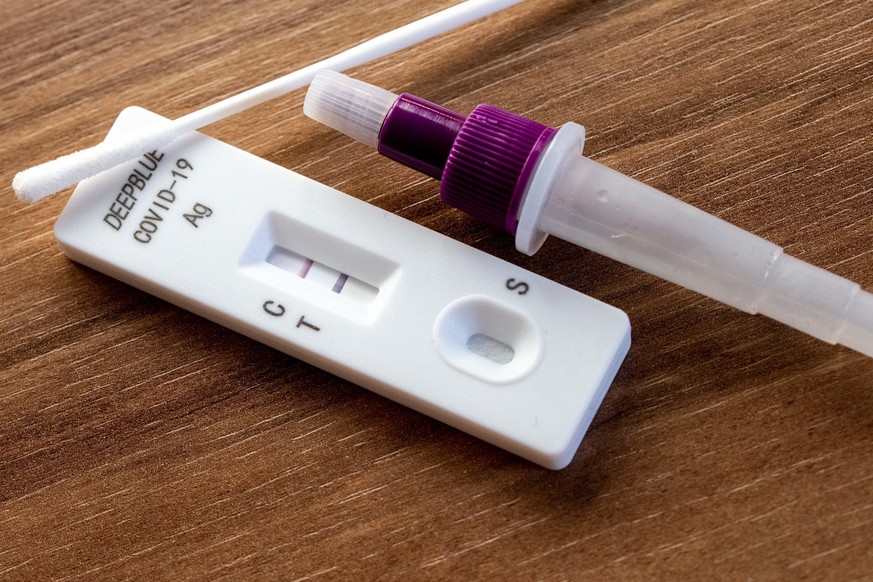 April 28, 2022, Sao Paulo, Sao Paulo, Brazil: Antigen-type self-test kit, for the detection of Covid-19, showing a positive result in Sao Paulo, Brazil. According to data from ABRAFARMA - Brazilian As ...