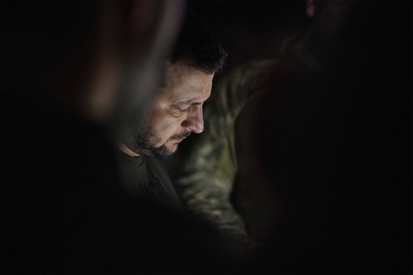 June 5, 2022, Lysychansk, Luhansk Region, Ukraine: Ukrainian President Volodymyr Zelenskyy, is briefed on the battle against Russian forces during a visit to a command post on the frontlines in the Lu ...