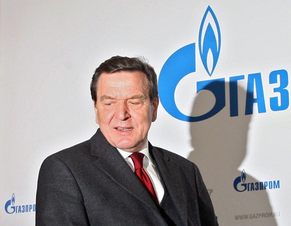Der Genosse der Bosse und ein langer Schatten. Gerhard Schröder wird für seine geschäftlichen Beziehungen zu Russland heftig kritisiert.