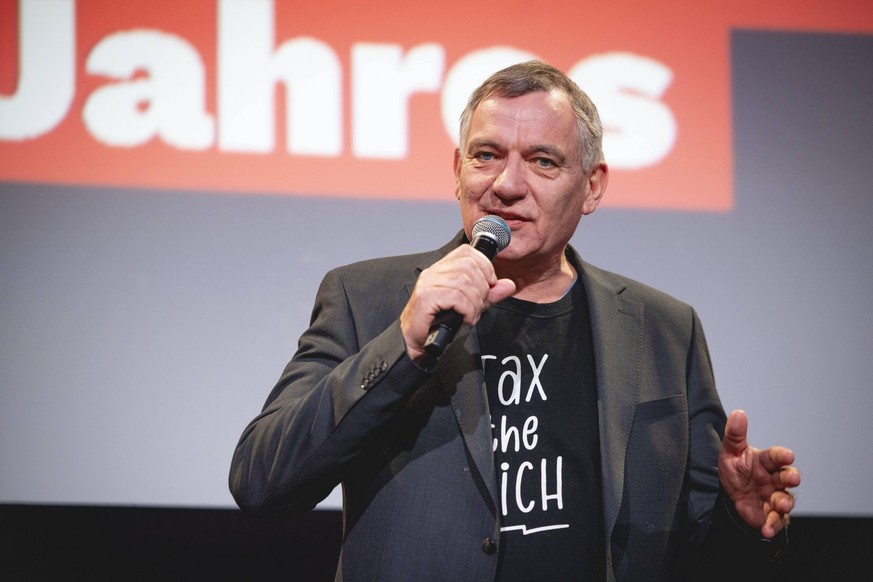 Jan van Aken, Parteivorsitzender und Spitzenkandidat der Linken, spricht bei Wahlkampfveranstaltung in Berlin, 21.02.2025. Berlin Deutschland *** Jan van Aken, party leader and top candidate of the Le ...