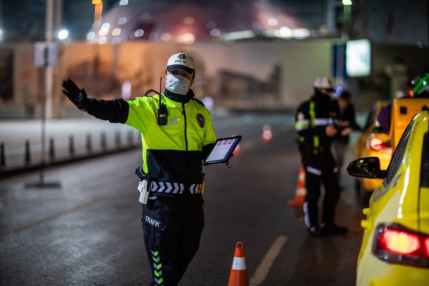 TURKEY - COVID19 - HEALTH - LOCKDOWN - ISTANBUL Police officers control cars in Taksim during curfew aimed at pacification the expand of the Covid-19 pandemic caused by the coronavirus, in Istanbul, o ...