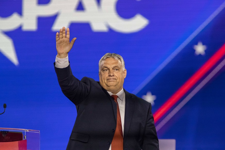 August 4, 2022, Dallas, Texas, United States: Hungary Prime Minister VIKTOR ORBAN, waves to applause at the CPAC Texas 2022 at the Hilton Anatole. Dallas USA - ZUMAr164 20220804_zap_r164_025 Copyright ...