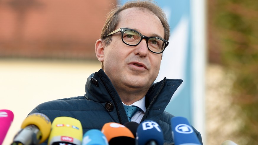 CSU-Landesgruppenchef Alexander Dobrindt beantwortet am 06.01.2018 in Seeon (Bayern), im Kloster Seeon zum Abschluss der Winterklausur der CSU-Landesgruppe Fragen der Medienvertreter. Foto: Andreas Ge ...