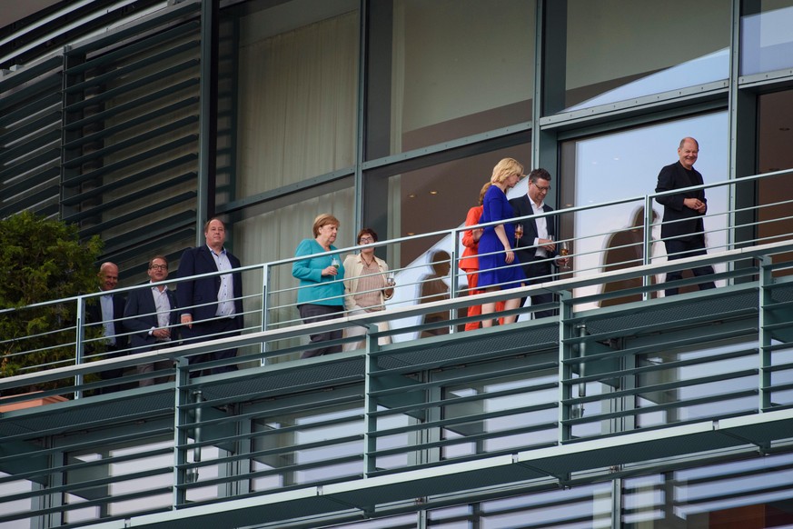 ARCHIV - 16.06.2019, Berlin: Ralph Brinkhaus (l-r), Vorsitzender der CDU/CSU-Bundestagsfraktion, Alexander Dobrindt, Vorsitzender der CSU-Landesgruppe im Deutschen Bundestag, Helge Braun (CDU), Kanzle ...