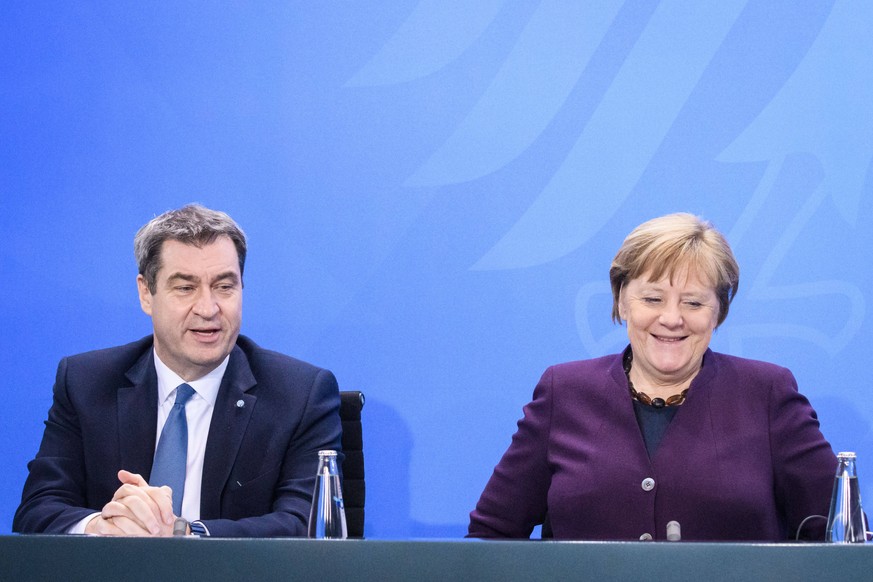 Berlin, Pressekonferenz Merkel, Söder und Tschentscher Deutschland, Berlin - 12.03.2020: Im Bild sind Markus Söder Bayerischer Ministerpräsident, csu und Angela Merkel Bundeskanzlerin, cdu während der ...