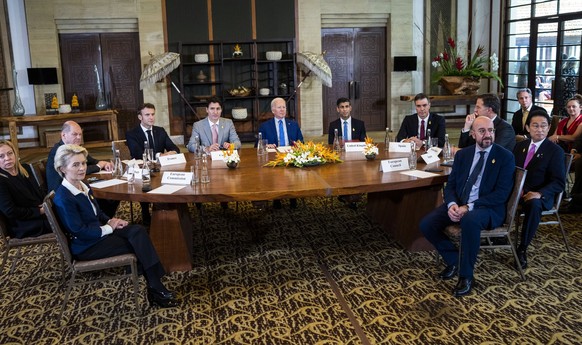 16.11.2022, Indonesien, Bali: Pr�sident Joe Biden spricht w�hrend eines Treffens der Staats- und Regierungschefs der G7 und der NATO. Nach dem Einschlag einer Rakete in Polens Grenzgebiet zur Ukraine  ...