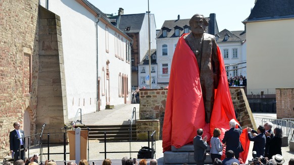 Die Enthüllung der Statue am Samstag.