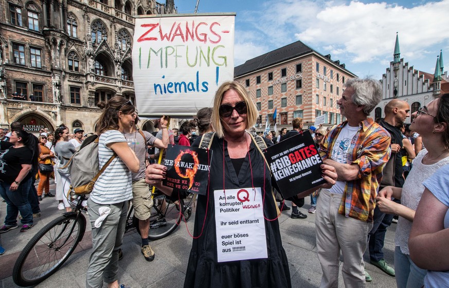 May 9, 2020, Munich, Bavaria, Germany: Despite ongoing relaxing measures, a â€œQuerfrontâ€ (cross-front) mixture of 3,000 conspiracy theorists, QAnon followers, right-extremists, AfD figures, neonazi ...