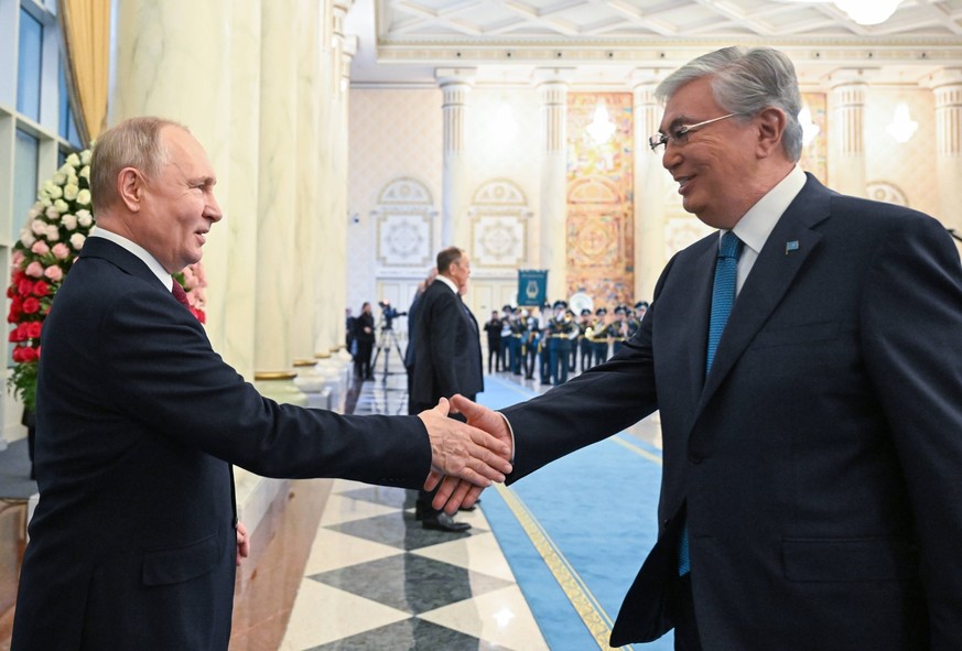 KAZAKHSTAN, ASTANA - NOVEMBER 9, 2023: Russia s President Vladimir Putin L and his Kazakh counterpart Kassym-Jomart Tokayev shake hands during a meeting at the Akorda Presidential Palace. Pavel Bednya ...