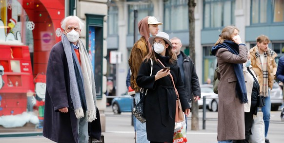 Auch in der Schweizer Zürich sind viele Menschen mit Masken unterwegs.