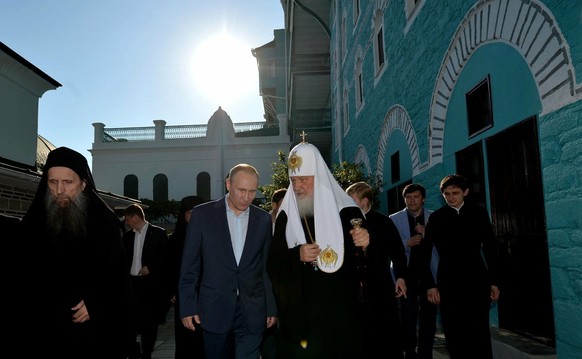 Wladimir Putin lässt sich immer wieder mit Geistlichen ablichten. Wie hier, mit dem russischen Patriarchen Kirill von Moscow. Sie besuchten das St. Panteleimon Kloster auf Berg Athos.