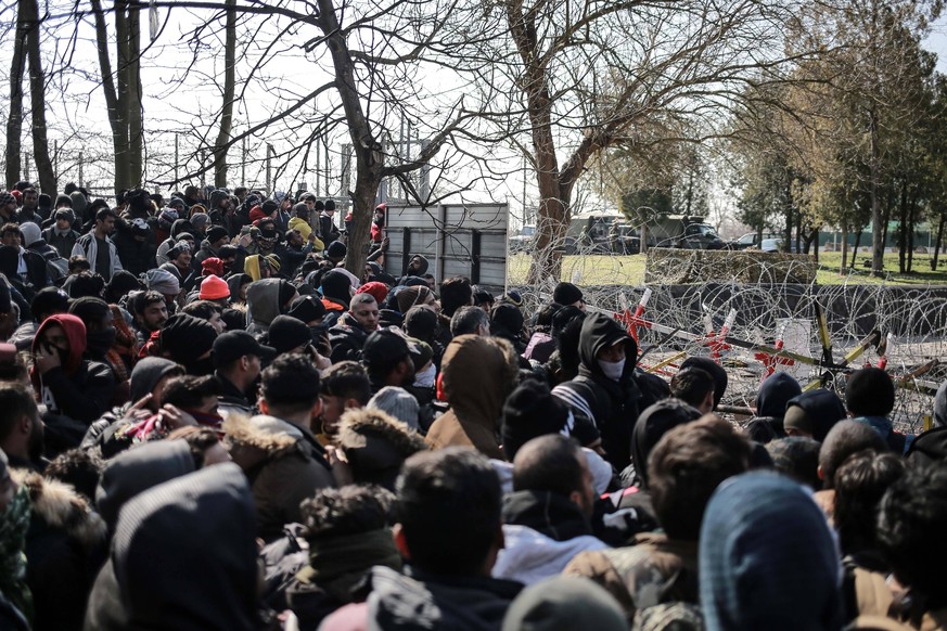 March 1, 2020, Edirne, Edirne, Turkey: A picture taken on March 1, 2020. Refugees sit in a field near the Pazarkule gate in Edirne region, at the Turkish-Greek border. Migrants and refugees hoping to  ...