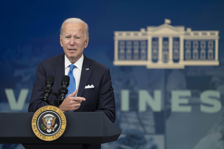 President Joe Biden Receives COVID Booster Featuring: President Joe Biden Where: Washington, District of Columbia, United States When: 25 Oct 2022 Credit: Chris Kleponis/CNP/startraksphoto.com/Cover I ...