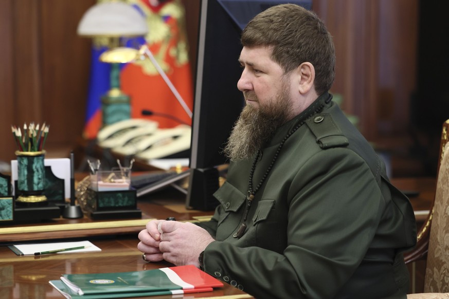 HANDOUT - 28.09.2023, Russland, Moskau: Auf diesem von der staatlichen Nachrichtenagentur Sputnik via AP veröffentlichen Foto sitzt Ramsan Kadyrow, Machthaber der russischen Teilrepublik Tschetschenie ...