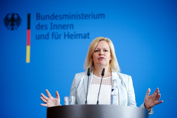 Bundesinnenministerin Nancy Faeser (SPD) stellt das erste  Migrationspaket vor. 