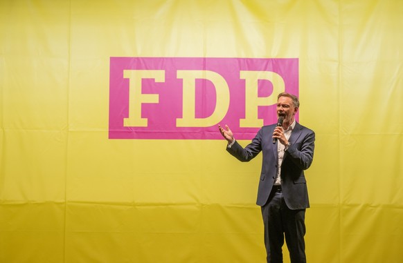06.10.2023, Bayern, M�nchen: Der FDP-Bundesvorsitzenden Christian Lindner spricht beim Wahlkampffinale der FDP auf dem Odeonsplatz. Foto: Peter Kneffel/dpa +++ dpa-Bildfunk +++