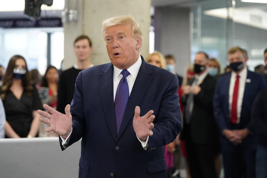 November 3, 2020, Arlington, Virginia, USA: United States President DONALD J. TRUMP visits campaign workers at the RNC Annex in Arlington, Virginia on Election Day. Arlington USA - ZUMAs152 20201103_z ...