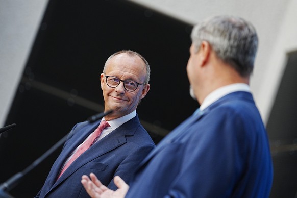 17.09.2024, Berlin: Friedrich Merz (l), CDU-Bundesvorsitzender und Unionsfraktionsvorsitzender, und Markus Söder, CSU-Vorsitzender und Ministerpräsident von Bayern, geben eine Pressekonferenz zur Frag ...