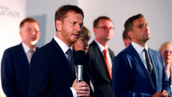 Saxony&#039;s state premier Michael Kretschmer of the Christian Democratic Union (CDU) attends a meeting with residents for talks in Chemnitz, Germany, August 30, 2018. REUTERS/Hannibal Hanschke