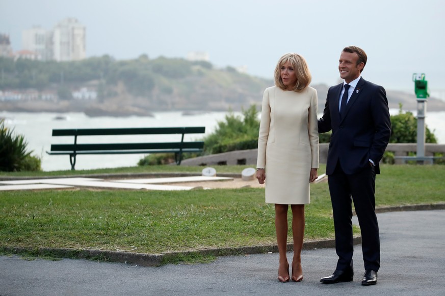 French President Emmanuel Macron and his wife Brigitte Macron welcome G7 world leaders at the G7 summit in Biarritz, France, August 24, 2019. REUTERS/Christian Hartmann
