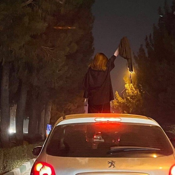 Septemer 28, 2022 - Karaj, Alborz, Iran - This photo shows that Iranian women are on the front line of the protests and are fighting against the agents of repression. Mahsa Amini, a 22-year-old Irania ...