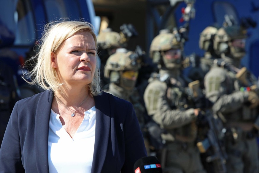 Bundesinnenministerin Nancy Faeser besucht die GSG 9 der Bundespolizei sowie den Bundespolizei-Flugdienst am Standort Sankt Augustin. Bundesinnenministerin Nancy Faeser besucht am 08. August 2022 in S ...