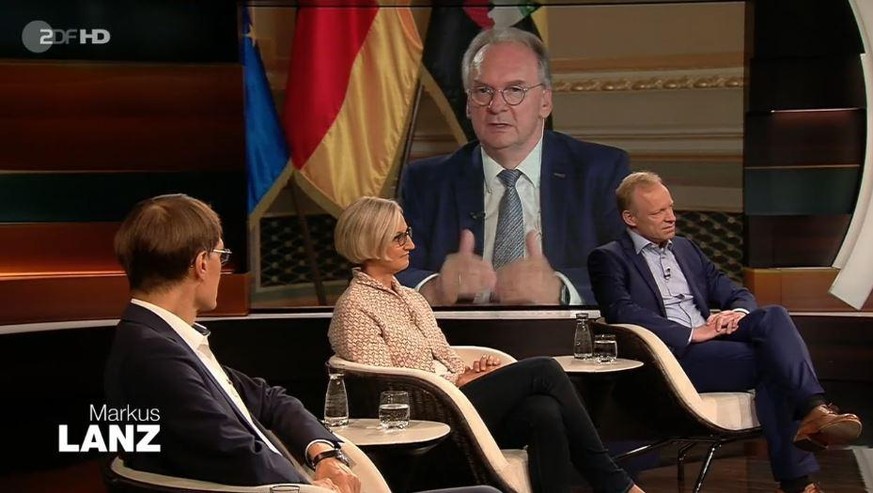 Sachsen-Anhalts Ministerpräsident Reiner Haseloff (CDU, Mitte) wurde per Video in das ZDF-Studio geschaltet.