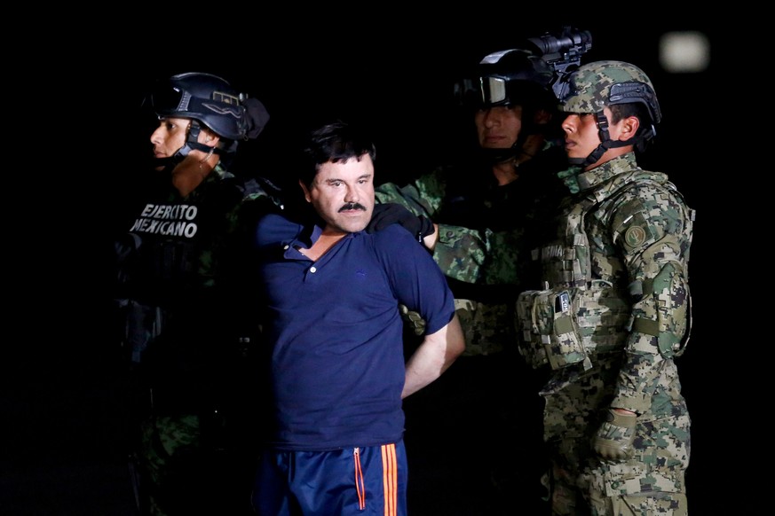 "El Chapo" wird von Soldaten eskotiert.&nbsp;