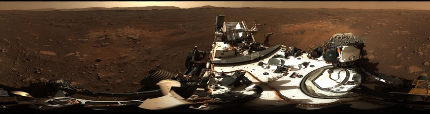 HANDOUT - 24.02.2021, ---: Dieses Handout der US-Raumfahrtbehörde Nasa zeigt das erste 360-Grad-Panorama vom Mars. Das Panorama wurde von der Mastcam-Z, einem Kamerasystemen an Bord des US-Rover «Pers ...