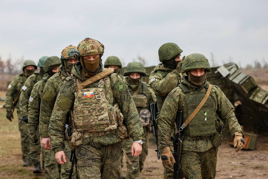 RUSSIA, LUGANSK PEOPLE S REPUBLIC - NOVEMBER 30, 2023: Servicemen of a Military Police unit of the Russian Central Military District undergo military training. Alexander Reka/TASS PUBLICATIONxINxGERxA ...