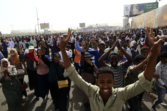 (190411) -- KHARTOUM, April 11, 2019 -- Sudanese people celebrate on the street as they are waiting for an important statement from the army in Khartoum, Sudan, April 11, 2019. The Sudanese army has o ...