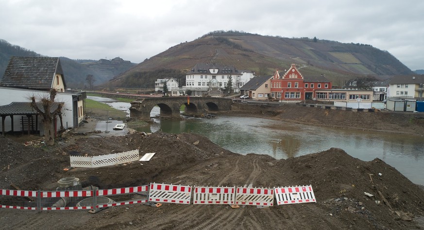 Auch Monate nach der Jahrhundertflut im Ahrtal ist die einstige Zerstörung noch zu erahnen.