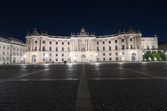 Nachtaufnahme der Humboldt Universität in Berlin, Themenfoto: Deutschland, Stadt, Berlin - Foto: Augst/Eibner-Pressefoto