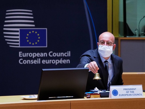 Brüssel, EU-Sondergipfel 200718 -- BRUSSELS, July 18, 2020 Xinhua -- President of the European Council Charles Michel chairs a roundtable meeting of the special European Council at the EU headquarters ...