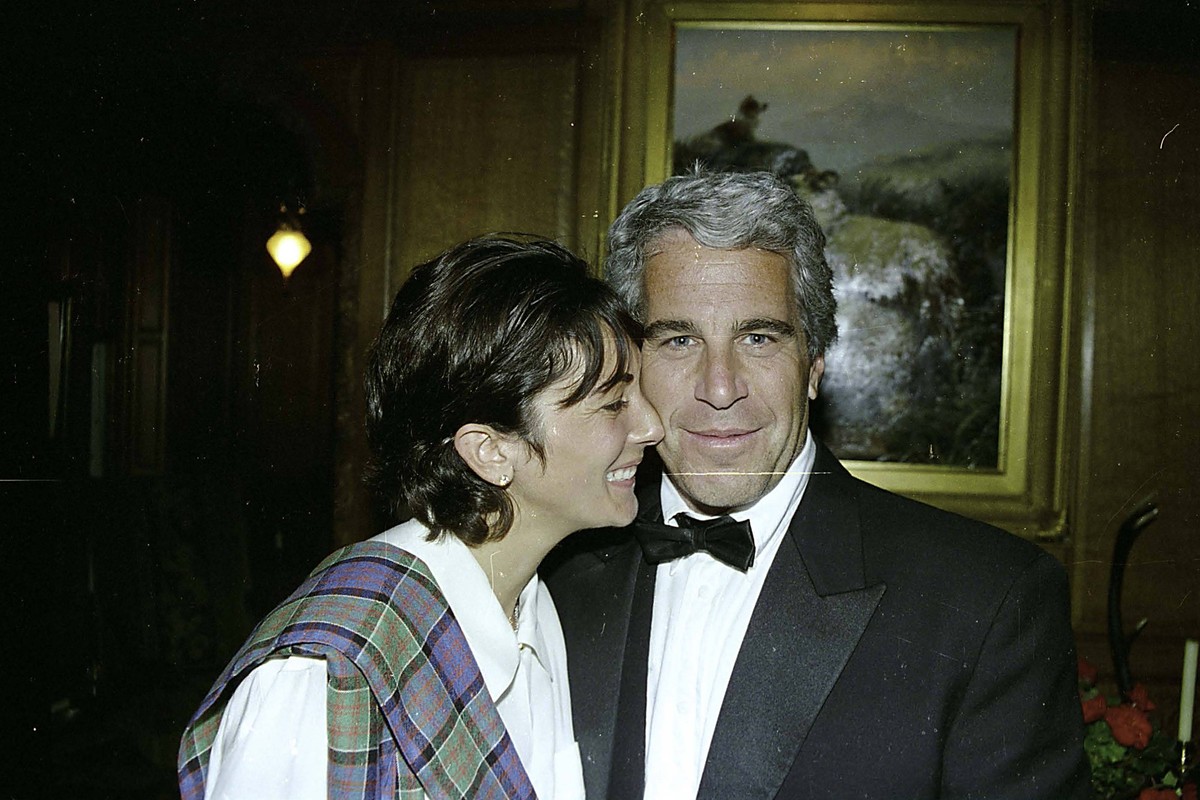 December 10, 2021: The US attorney s office has released images during the trial of Ghislaine Maxwell, 59, who faces six federal charges relating to accusations in the sexual exploitation of girls wit ...