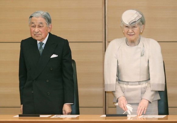 Wollen nicht mehr: Kaiser Akihito und seine Frau Michiko.