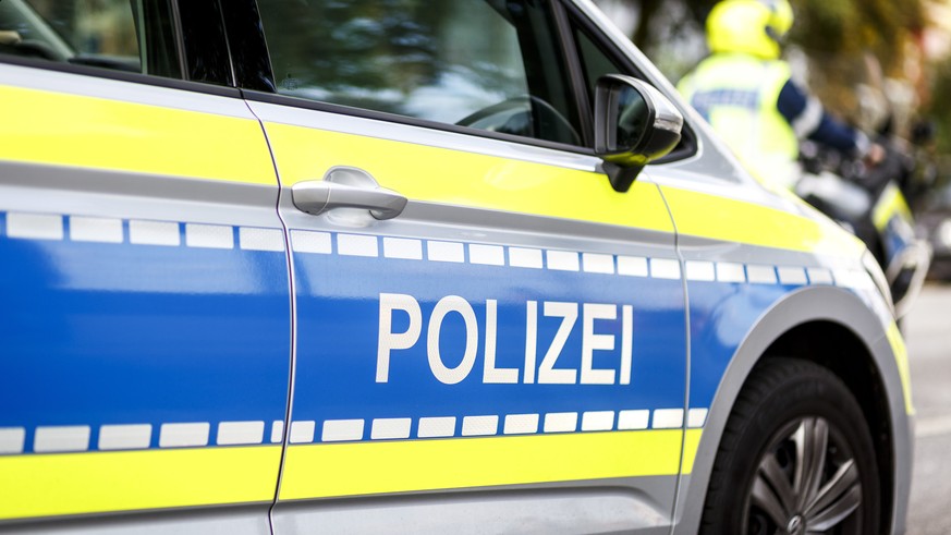 Symbolbild Polizei Polizeifahrzeug bei einer Demonstration am 28.09.2019 in Hamburg. Hamburg Deutschland Symbol picture police police car at a demonstration on 28 09 2019 in Hamburg Hamburg Germany