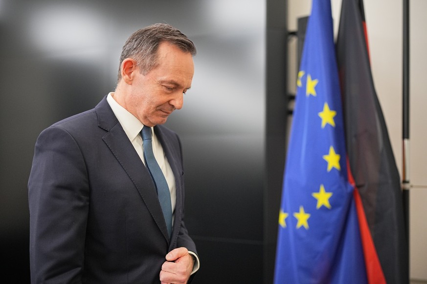 07.11.2024, Berlin: Volker Wissing (FDP), Bundesminister für Verkehr und Digitales, nimmt an einem Pressestatement nach dem Bruch der Ampel-Koalition teil. Foto: Michael Kappeler/dpa +++ dpa-Bildfunk  ...