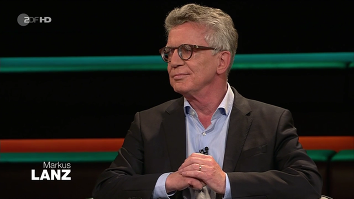 De Maizière findet, junge Menschen sollten sich mehr in Parteien engagieren.