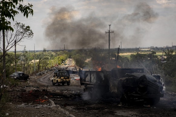 May 28, 2022, Lysychansk, Luhansâka Oblastâ, Ukraine: A destroyed truck can be seen on fire at the bridge connecting Severodoonetsk and Lysychansk, Luhansk. As Russian troops launching the offensiv ...