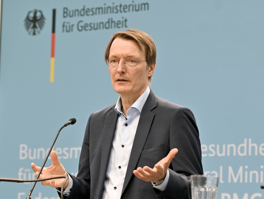 01.06.2023, Berlin: Karl Lauterbach (SPD), Bundesminister für Gesundheit, nimmt an einer Pressekonferenz nach nächster Bund-Länder-Besprechung zur geplanten Krankenhausreform teil. Foto: Felix Müschen ...